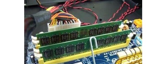 方法三：检查显示卡与显示器信号线接触不良！